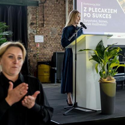 Joanna Bojczuk, członek Zarządu Województwa Śląskiego, przemawia na konferencji 