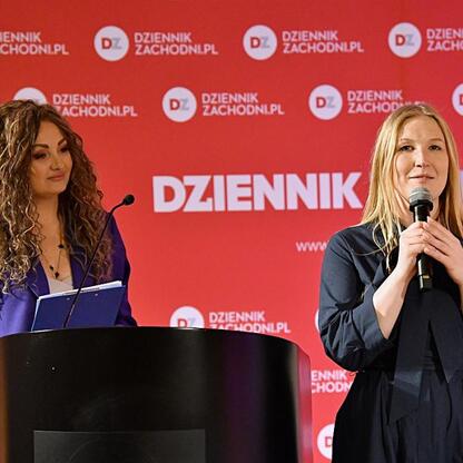 Joanna Bojczuk, członek Zarządu Województwa Śląskiego, przemawia na podium podczas festiwalu 