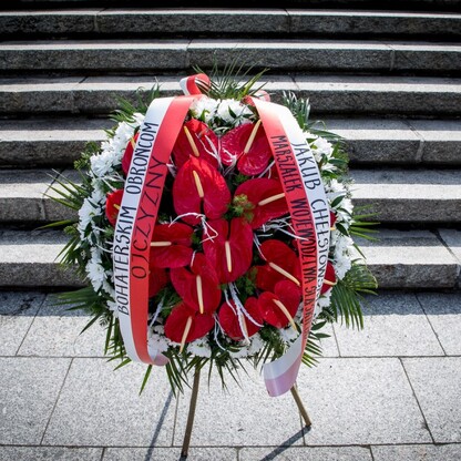 Wieńce u stóp Pomnika Żołnierza Polskiego. fot. Tomasz Żak / UMWS
