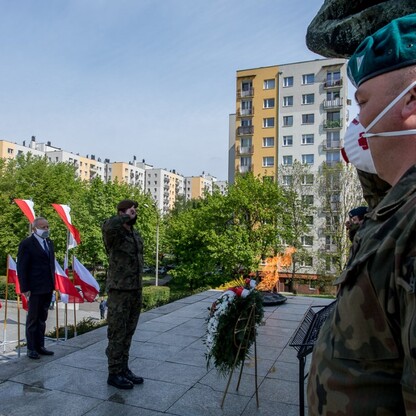 Wieńce u stóp Pomnika Żołnierza Polskiego. fot. Tomasz Żak / UMWS