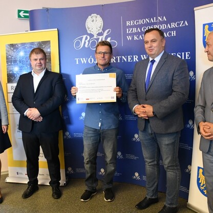 Wręczenie promes umów o dofinansowanie w siedzibie Regionalnej Izby Gospodarczej w Katowicach. fot. Patyk Pyrlik / UMWS