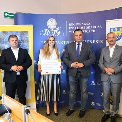 Wręczenie promes umów o dofinansowanie w siedzibie Regionalnej Izby Gospodarczej w Katowicach. fot. Patyk Pyrlik / UMWS