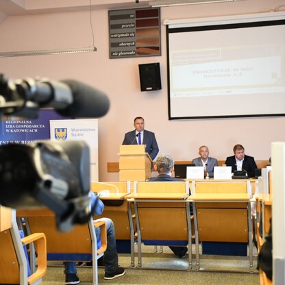 Wręczenie promes umów o dofinansowanie w siedzibie Regionalnej Izby Gospodarczej w Katowicach. fot. Patyk Pyrlik / UMWS