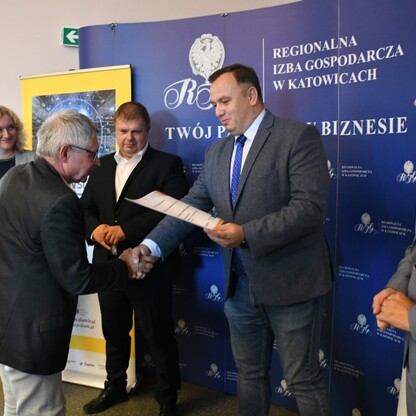 Wręczenie promes umów o dofinansowanie w siedzibie Regionalnej Izby Gospodarczej w Katowicach. fot. Patyk Pyrlik / UMWS