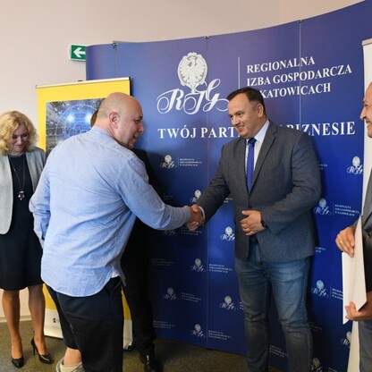 Wręczenie promes umów o dofinansowanie w siedzibie Regionalnej Izby Gospodarczej w Katowicach. fot. Patyk Pyrlik / UMWS