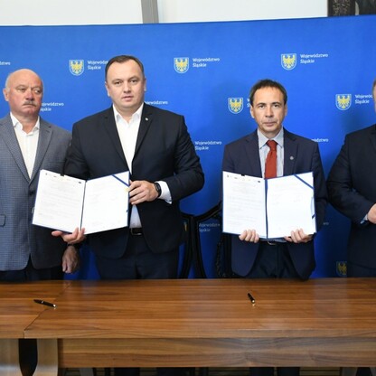 Podpisanie umowy na budowę trasy rowerowej w ciągu Regionalnej Trasy Rowerowej na Jurze. fot. Patryk Pyrlik / UMWS