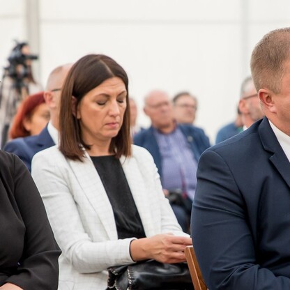Wojewódzkie Obchody Światowego Dnia Turystyki. Wręczenie dyplomów podczas uroczystości w siedziba Zespołu Śląsk, Pałac w Koszęcinie..