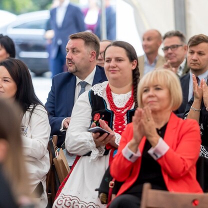 Wojewódzkie Obchody Światowego Dnia Turystyki. Wręczenie dyplomów podczas uroczystości w siedziba Zespołu Śląsk, Pałac w Koszęcinie..