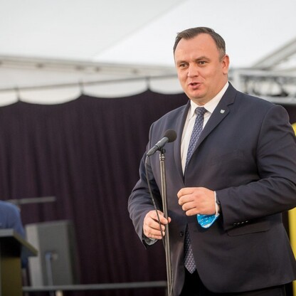 Wojewódzkie Obchody Światowego Dnia Turystyki. Wręczenie dyplomów podczas uroczystości w siedziba Zespołu Śląsk, Pałac w Koszęcinie..