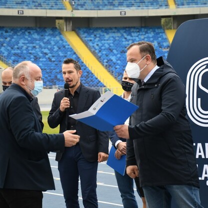 Śląski Program „Klub” - marszałek Jakub Chełstowski wręczył dotacje dla klubów sportowych.