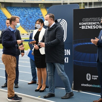 Śląski Program „Klub” - marszałek Jakub Chełstowski wręczył dotacje dla klubów sportowych.