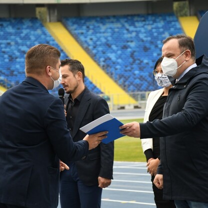 Śląski Program „Klub” - marszałek Jakub Chełstowski wręczył dotacje dla klubów sportowych.