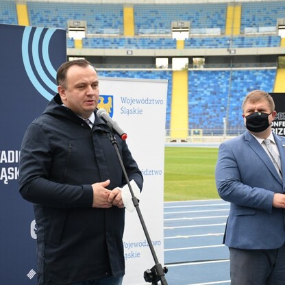 Śląski Program „Klub” - marszałek Jakub Chełstowski wręczył dotacje dla klubów sportowych.