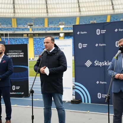 Śląski Program „Klub” - marszałek Jakub Chełstowski wręczył dotacje dla klubów sportowych.