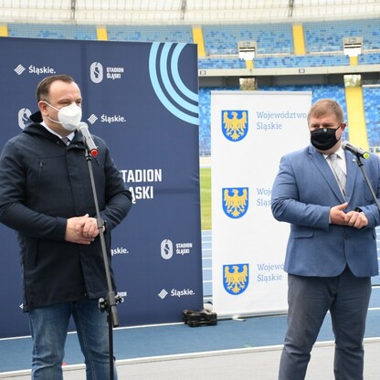 Śląski Program „Klub” - marszałek Jakub Chełstowski wręczył dotacje dla klubów sportowych.