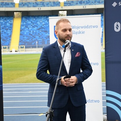 Śląski Program „Klub” - marszałek Jakub Chełstowski wręczył dotacje dla klubów sportowych.