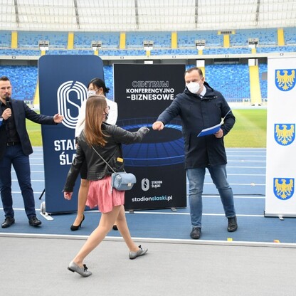 Śląski Program „Klub” - marszałek Jakub Chełstowski wręczył dotacje dla klubów sportowych.
