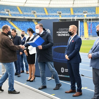 Śląski Program „Klub” - marszałek Jakub Chełstowski wręczył dotacje dla klubów sportowych.