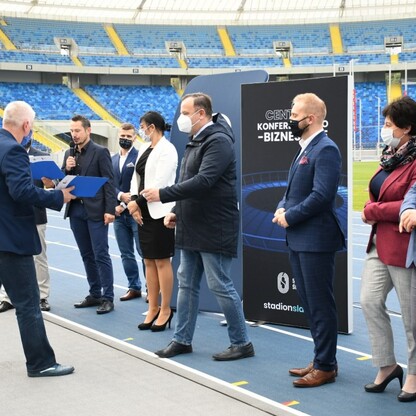 Śląski Program „Klub” - marszałek Jakub Chełstowski wręczył dotacje dla klubów sportowych.