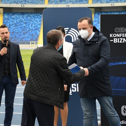 Śląski Program „Klub” - marszałek Jakub Chełstowski wręczył dotacje dla klubów sportowych.