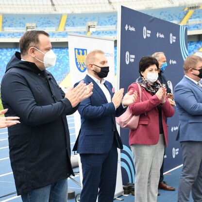 Śląski Program „Klub” - marszałek Jakub Chełstowski wręczył dotacje dla klubów sportowych.