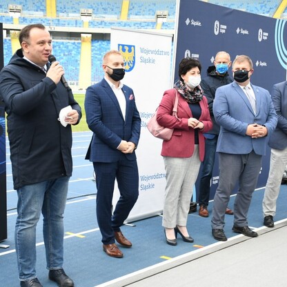 Śląski Program „Klub” - marszałek Jakub Chełstowski wręczył dotacje dla klubów sportowych.