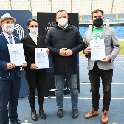 Śląski Program „Klub” - marszałek Jakub Chełstowski wręczył dotacje dla klubów sportowych.