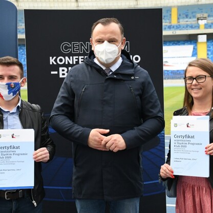 Śląski Program „Klub” - marszałek Jakub Chełstowski wręczył dotacje dla klubów sportowych.