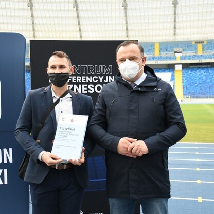 Śląski Program „Klub” - marszałek Jakub Chełstowski wręczył dotacje dla klubów sportowych.