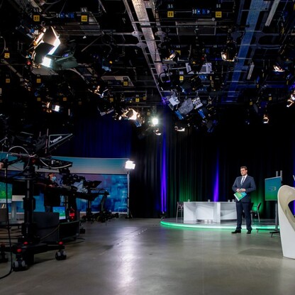 Konferencja online w studio TVP Katowice