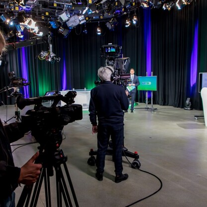 Konferencja online w studio TVP Katowice