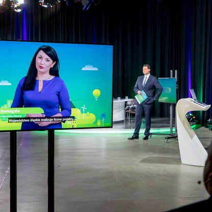 Konferencja online w studio TVP Katowice