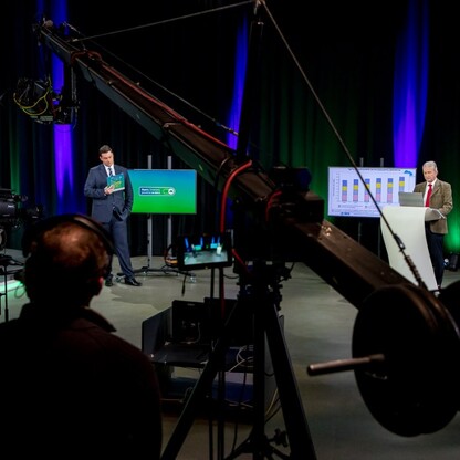 Konferencja online w studio TVP Katowice