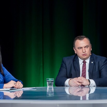 Konferencja online w studio TVP Katowice