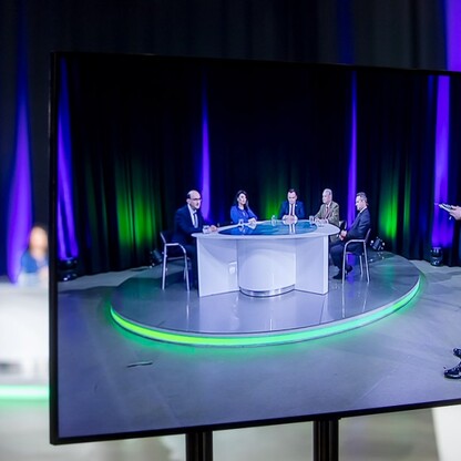 Konferencja online w studio TVP Katowice