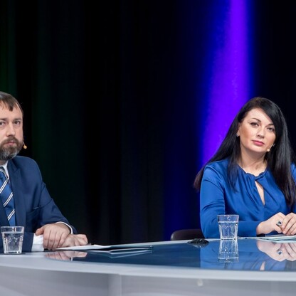Konferencja online w studio TVP Katowice