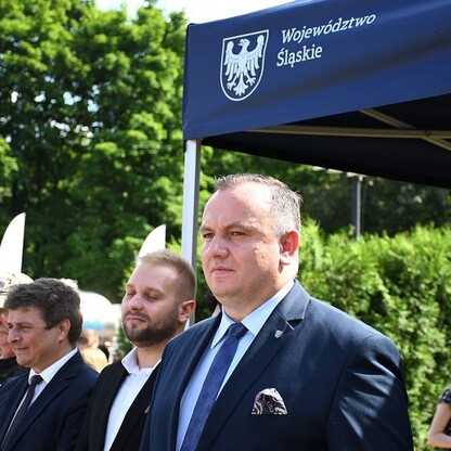 Złożenie kwiatów na Placu Powstań Śląskich w Parku Śląskim. fot. Patryk Pyrlik / UMWS