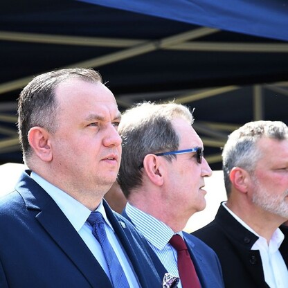 Złożenie kwiatów na Placu Powstań Śląskich w Parku Śląskim. fot. Patryk Pyrlik / UMWS