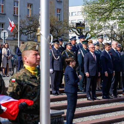 Uroczyste podniesienie flagi państwowej na placu Bolesława Chrobrego w Katowicach. fot. Andrzej Grygiel / UMWS