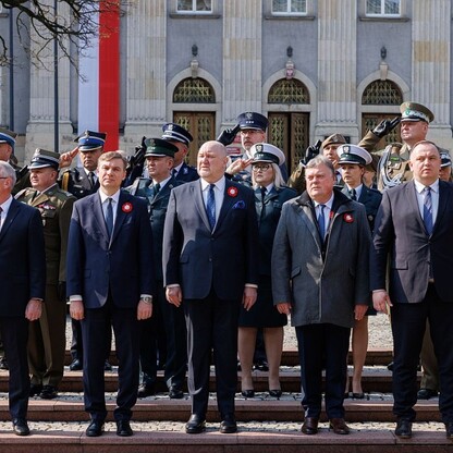 Uroczyste podniesienie flagi państwowej na placu Bolesława Chrobrego w Katowicach. fot. Andrzej Grygiel / UMWS