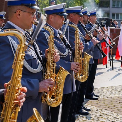 Uroczyste podniesienie flagi państwowej na placu Bolesława Chrobrego w Katowicach. fot. Andrzej Grygiel / UMWS