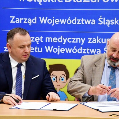 Podpisanie umowy w sprawie przekazania środków dla ŚCCS. fot. Patryk Pyrlik / UMWS