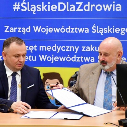 Podpisanie umowy w sprawie przekazania środków dla ŚCCS. fot. Patryk Pyrlik / UMWS