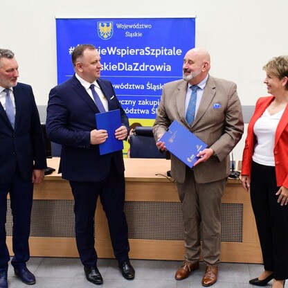Podpisanie umowy w sprawie przekazania środków dla ŚCCS. fot. Patryk Pyrlik / UMWS