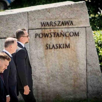 Złożenie wieńca przed Pomnikiem Powstańców Śląskich. fot. Tomasz Żak / UMWS