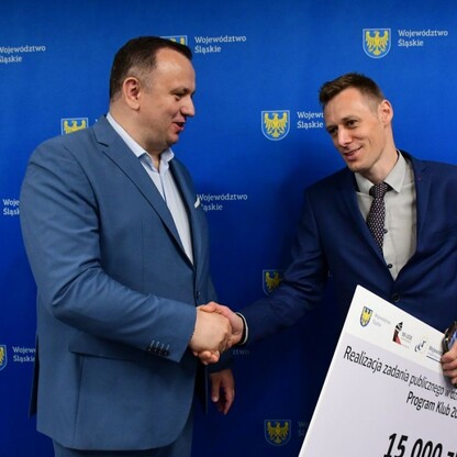Wręczenie czeków w ramach Programu Klub. fot. Patryk Pyrlik / UMWS