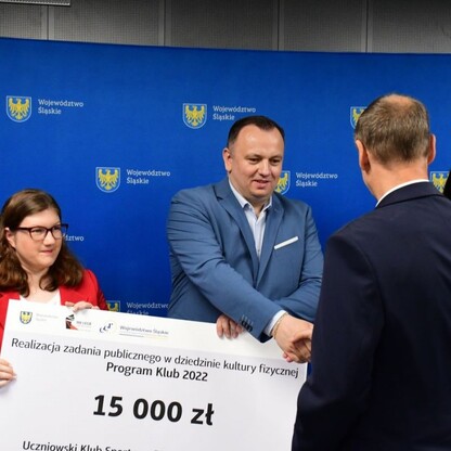 Wręczenie czeków w ramach Programu Klub. fot. Patryk Pyrlik / UMWS