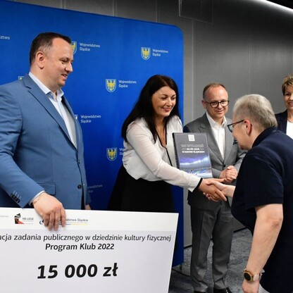Wręczenie czeków w ramach Programu Klub. fot. Patryk Pyrlik / UMWS