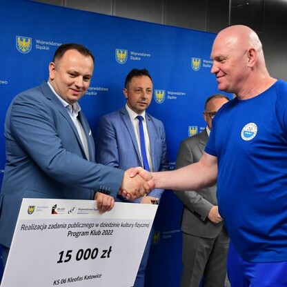 Wręczenie czeków w ramach Programu Klub. fot. Patryk Pyrlik / UMWS
