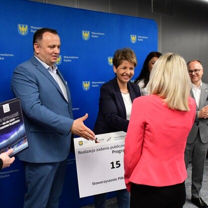 Wręczenie czeków w ramach Programu Klub. fot. Patryk Pyrlik / UMWS